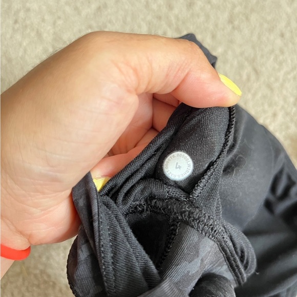 Lululemon Sports Bra, Size 4 - Picture 4 of 4